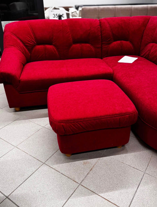 Sarkans stūra dīvāns ar kāju atbalstu un krēslu
