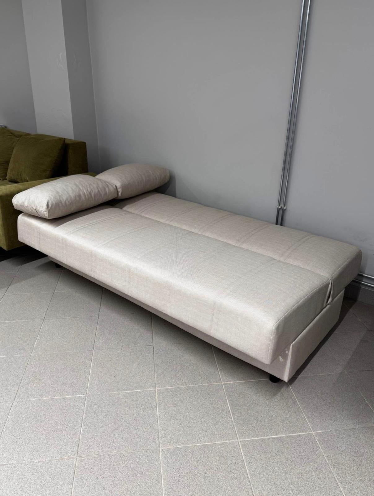 Dīvāns ar guļamo funkciju un veļas kasti