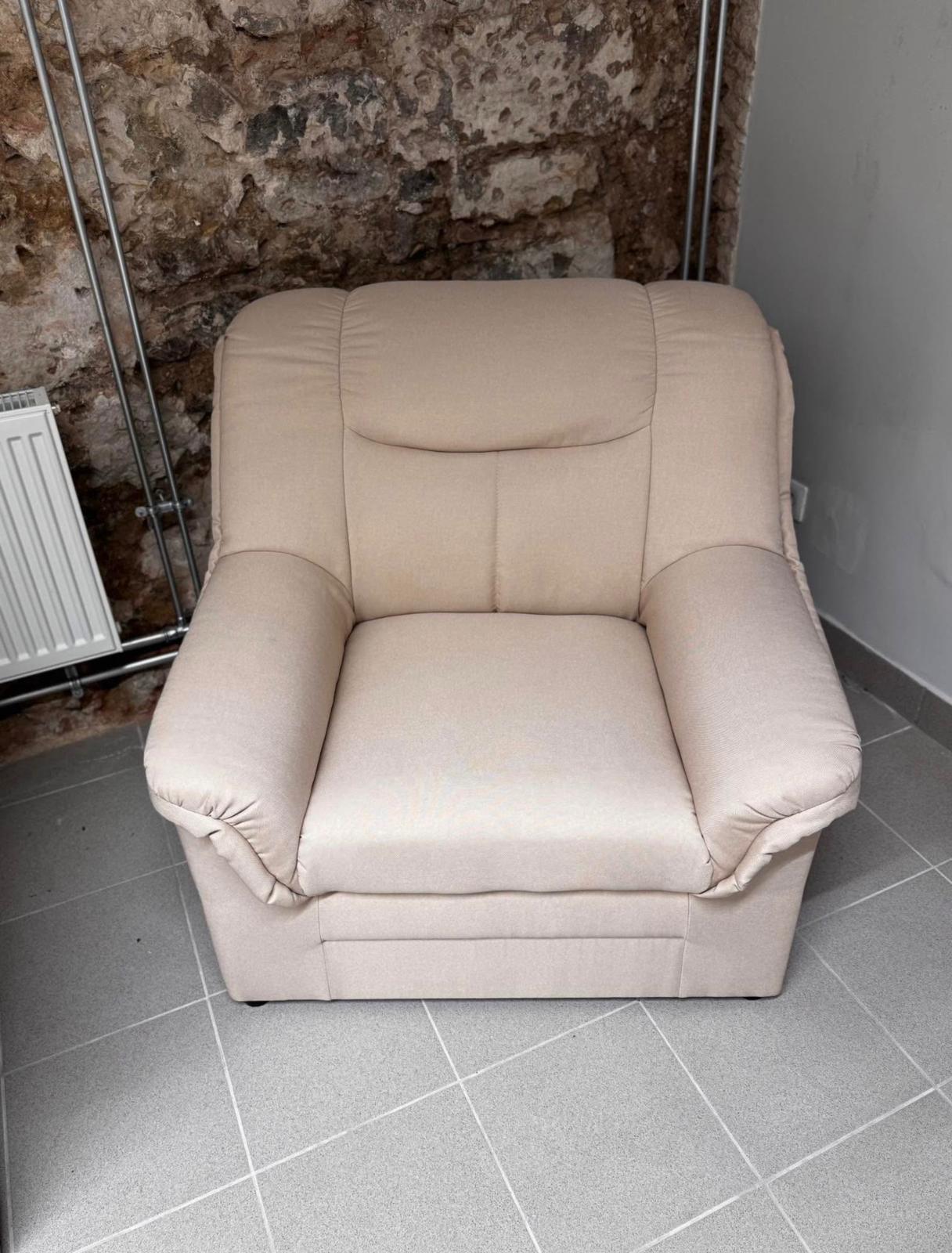 Dīvāns ar atpūtas krēsliem