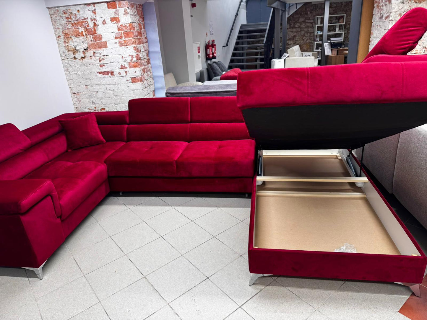 Sarkans U-Veida dīvāns ar guļamo funkciju un veļas kasti